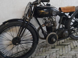 Jack%20Sport%20250cc%20Course%201929%20-%20ex%20F_Venin%20-%20Be%20-%20PELLEGRIMS%20Tom.jpg